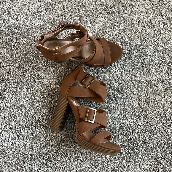 Brown wrapped gladiator shoes with chunky heels - Picture 4 of 6